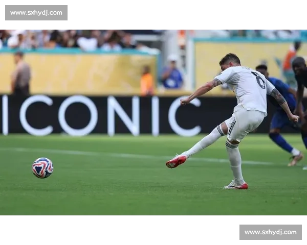 李明携子观战世俱杯：从单车少年到青训引路人的足球传承