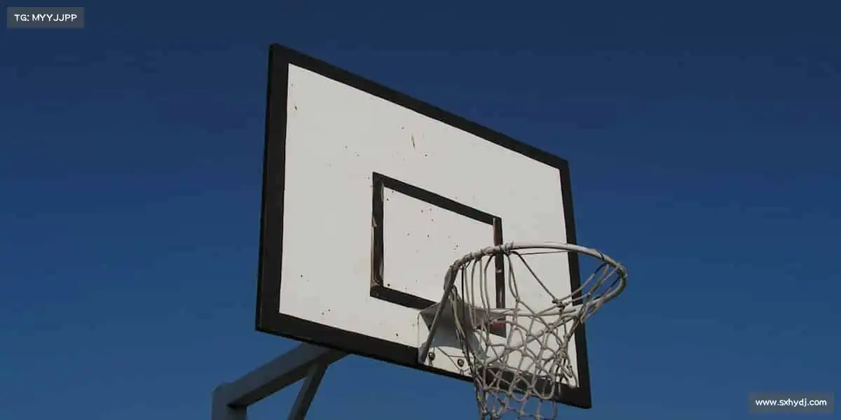 <strong>vsport体育</strong>🏋️‍♀️举铁是为了更有力量拥抱生活，奔跑是为了追上更好的自己 —— 运动，重塑人生！